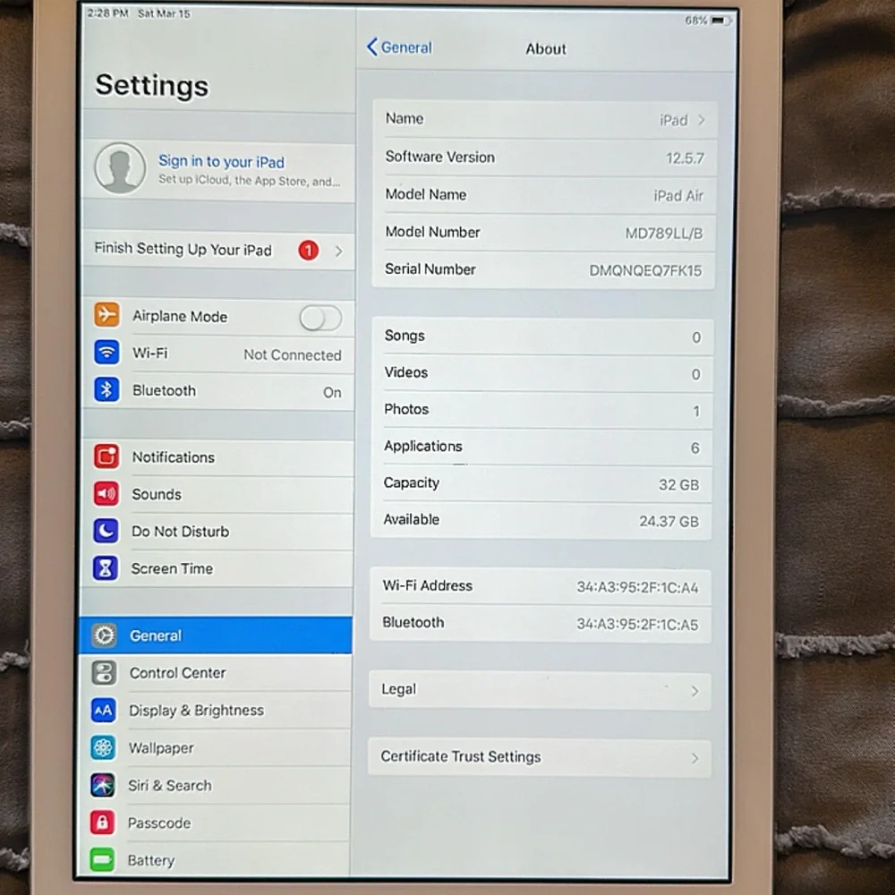Apple Silver Tablet Sleek Design High-Resolution Display
